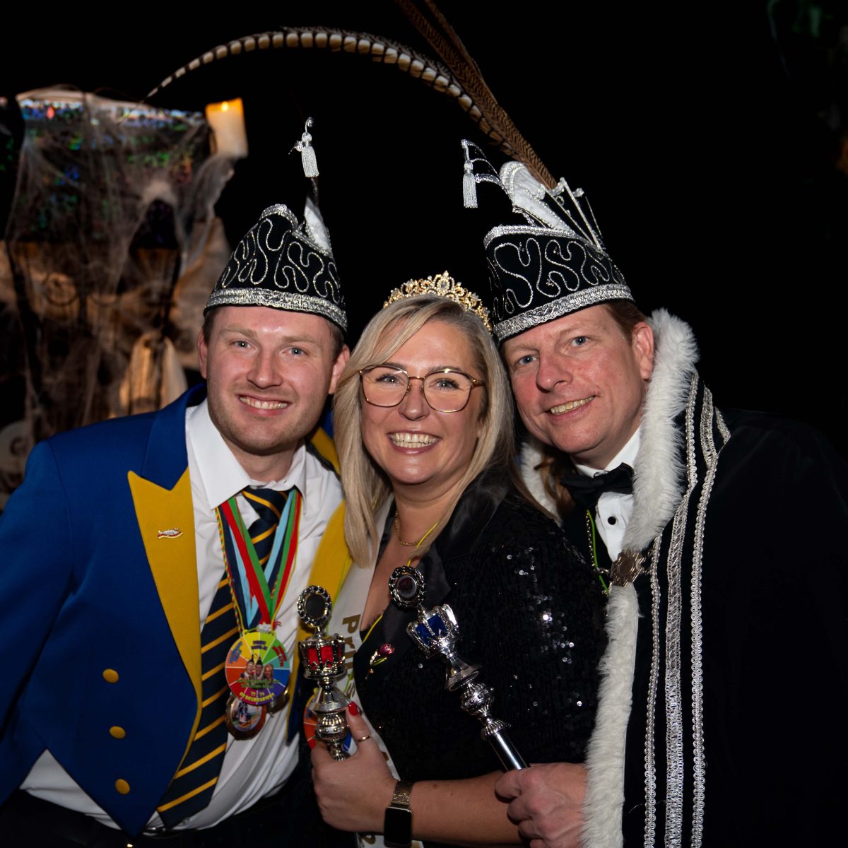 Nieuw prinselijk trio carnavalsvereniging De Deurdarsers